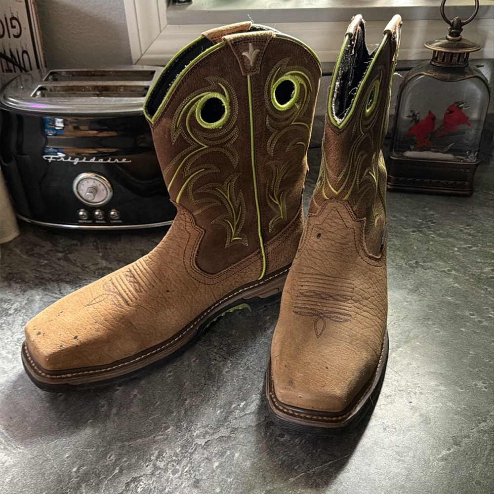 Danpost boots